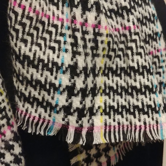 🎉2/$16 NWT True North Plaid Scarf - Picture 3 of 3